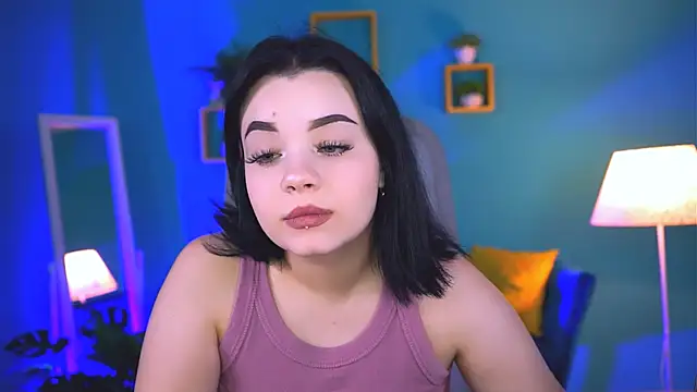 Snapshot of leslierowe_ chatting on October 5, 2025, 8:29 pm leslierowe  online show from October 5, 2025, 8:29 pm