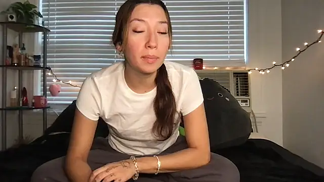 Snapshot of yoursweetestlilly chatting on November 14, 2025, 4:06 pm yoursweetestlilly online show from November 14, 2025, 4:06 pm