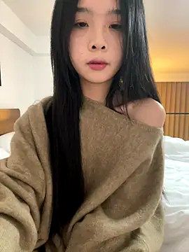 qiqi x online show from December 18, 2025, 2:45 pm