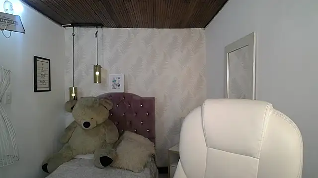 alllyson  online show from December 20, 2025, 8:27 pm