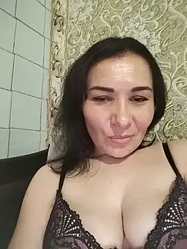 Snapshot of Mia24Blove chatting on June 7, 2026, 2:32 pm Mia24Blove online show from June 7, 2026, 2:32 pm