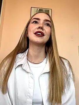 MilaMoone online show from September 24, 2025, 11:35 am