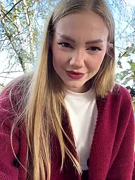 MilaMoone online show from November 1, 2025, 10:06 am