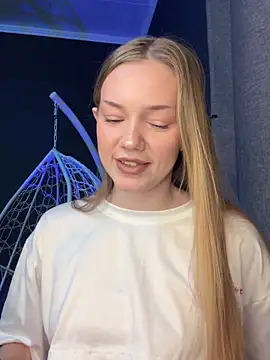 MilaMoone online show from February 1, 2026, 10:47 am