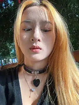 yuki june online show from November 22, 2025, 7:51 am