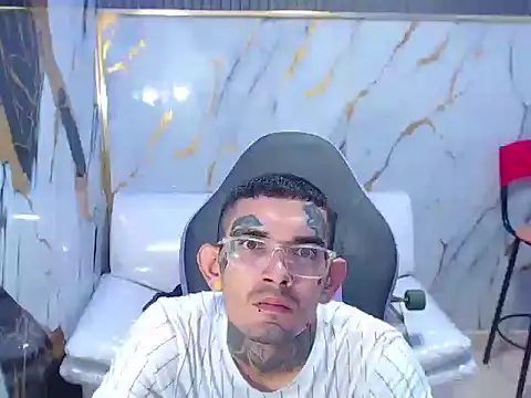 boy tatto777 online show from September 22, 2025, 1:57 pm