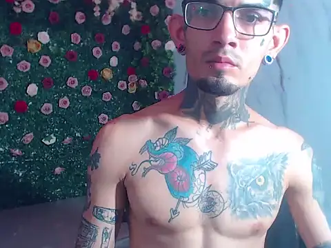 boy tatto777 online show from April 29, 2026, 2:43 pm