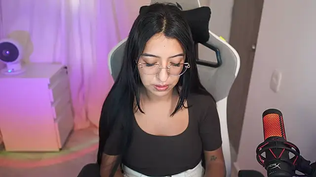 Valerygomez02 online show from October 8, 2025, 8:06 pm