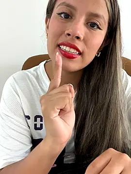 Snapshot of EMILIIA_RICHTER__ chatting on October 9, 2025, 6:39 pm EMILIIA RICHTER online show from October 9, 2025, 6:39 pm
