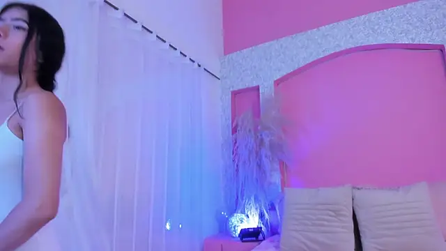 Peytonn Monroe online show from April 7, 2026, 7:36 pm