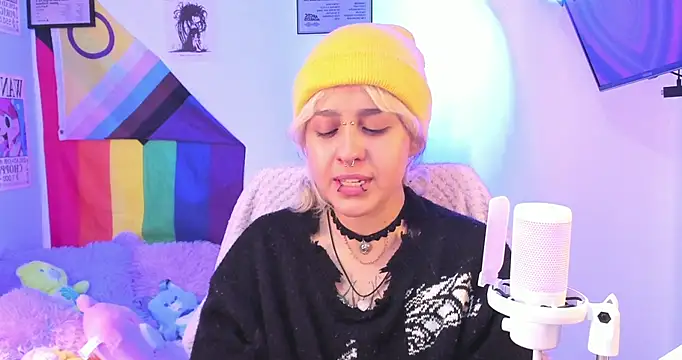 NekoWaifu online show from November 12, 2025, 1:33 pm