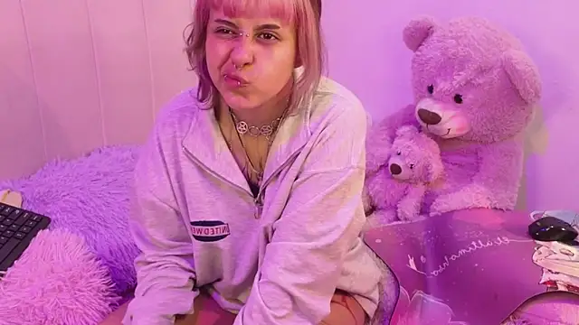 NekoWaifu online show from April 15, 2026, 1:51 pm