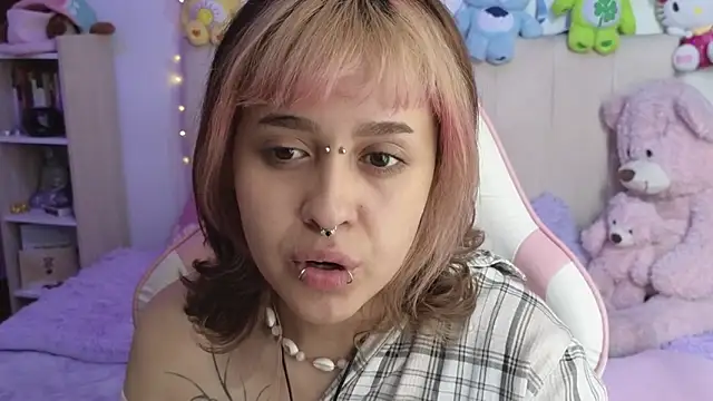 Snapshot of NekoWaifu chatting on May 1, 2026, 2:32 pm NekoWaifu online show from May 1, 2026, 2:32 pm