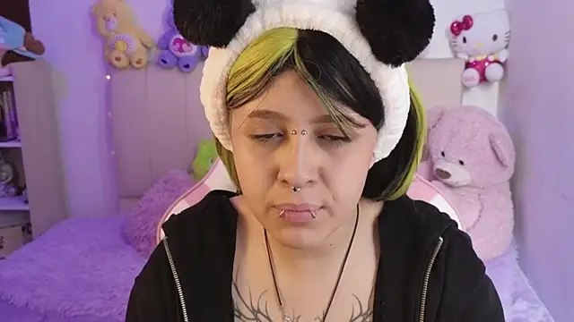 Snapshot of NekoWaifu chatting on May 22, 2026, 2:44 pm NekoWaifu online show from May 22, 2026, 2:44 pm