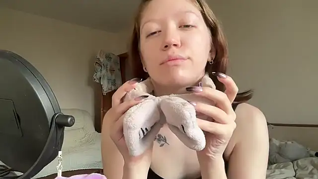 MargarettNewbie online show from September 22, 2025, 4:03 am