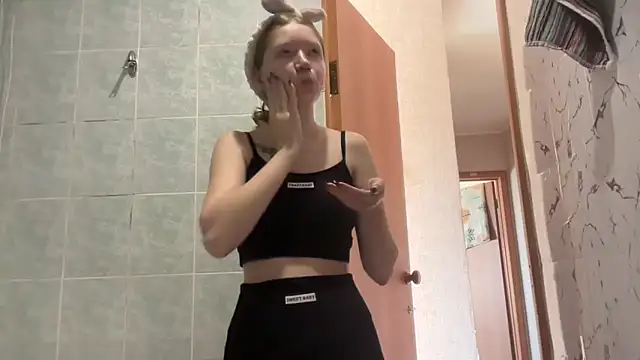 MargarettNewbie online show from September 23, 2025, 4:37 am