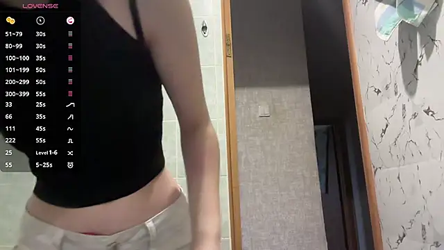 MargarettNewbie online show from October 17, 2025, 4:04 am