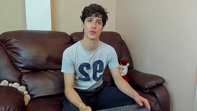 Xam Collen online show from December 18, 2025, 3:51 pm