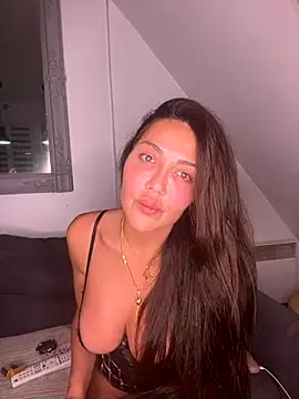 Lara khalifaa online show from November 13, 2025, 12:31 am