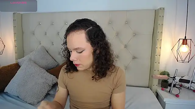 bycandy  online show from December 18, 2025, 1:06 pm