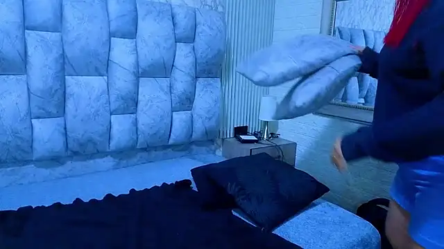 sofiagutierrez   online show from November 12, 2025, 10:52 pm