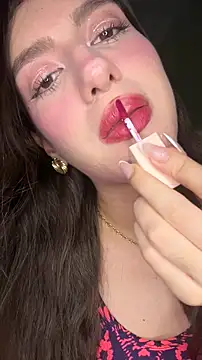 Snapshot of Emily-hottson chatting on February 4, 2026, 7:03 am Emily-hottson online show from February 4, 2026, 7:03 am