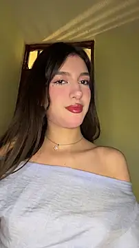 Snapshot of Emily-hottson chatting on February 5, 2026, 8:08 am Emily-hottson online show from February 5, 2026, 8:08 am