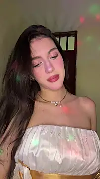 Snapshot of Emily-hottson chatting on February 15, 2026, 5:15 am Emily-hottson online show from February 15, 2026, 5:15 am