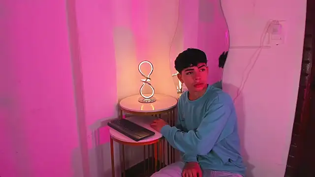 Snapshot of Peter_chase chatting on November 7, 2025, 5:57 pm Peter chase online show from November 7, 2025, 5:57 pm