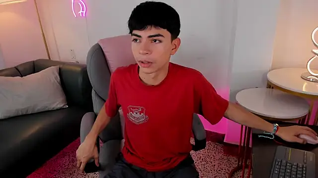 Snapshot of Peter_chase chatting on November 11, 2025, 6:19 pm Peter chase online show from November 11, 2025, 6:19 pm