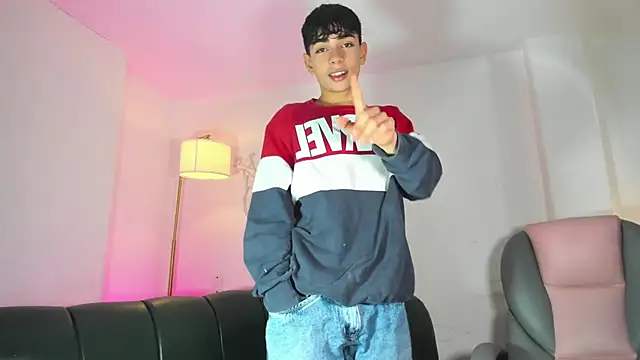 Snapshot of Peter_chase chatting on February 10, 2026, 6:23 pm Peter chase online show from February 10, 2026, 6:23 pm