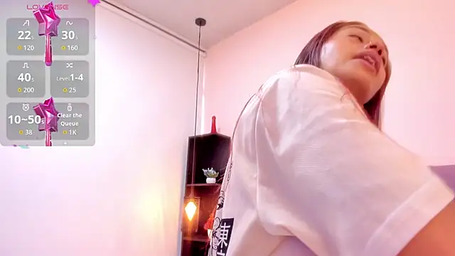 HoollyHendrix online show from November 24, 2025, 8:41 pm