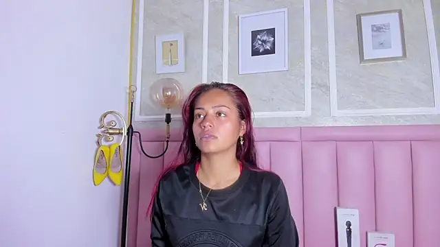 HoollyHendrix online show from January 12, 2026, 8:25 pm