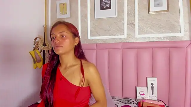 HoollyHendrix online show from February 12, 2026, 8:37 pm