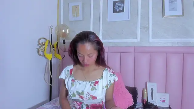 HoollyHendrix online show from March 3, 2026, 9:31 pm