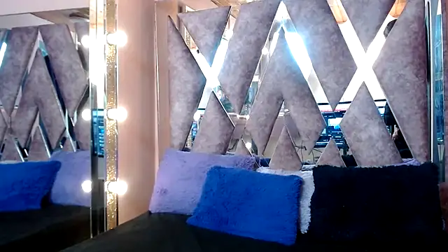 Snapshot of CRISTALHERRANZ chatting on October 4, 2025, 2:20 am CRISTALHERRANZ online show from October 4, 2025, 2:20 am