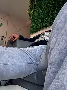 Snapshot of tomy_hot20 chatting on November 7, 2025, 9:26 pm tomy hot20 online show from November 7, 2025, 9:26 pm