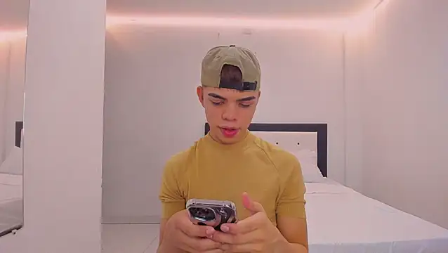 Snapshot of Zacktorres_ chatting on February 7, 2026, 10:57 pm Zacktorres online show from February 7, 2026, 10:57 pm