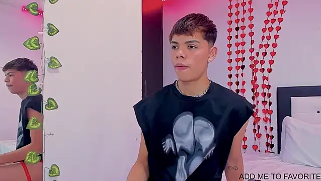Snapshot of Zacktorres_ chatting on February 22, 2026, 9:35 pm Zacktorres online show from February 22, 2026, 9:35 pm