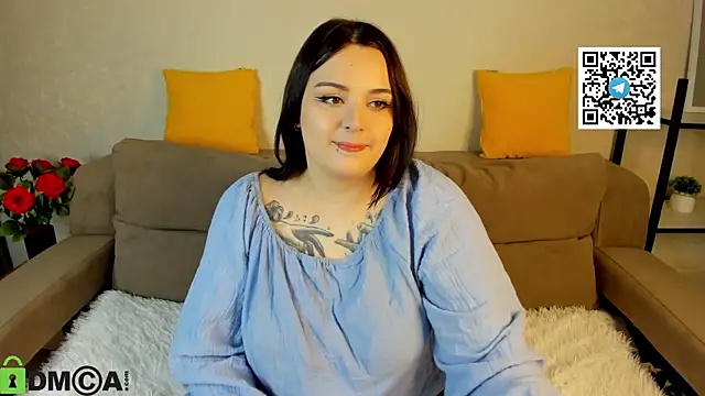 Snapshot of Mia_R0ss chatting on October 13, 2025, 1:05 am Mia R0ss online show from October 13, 2025, 1:05 am