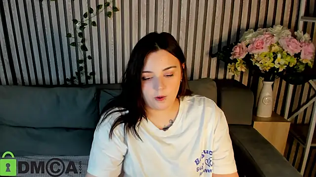 Snapshot of Mia_R0ss chatting on November 5, 2025, 1:05 am Mia R0ss online show from November 5, 2025, 1:05 am