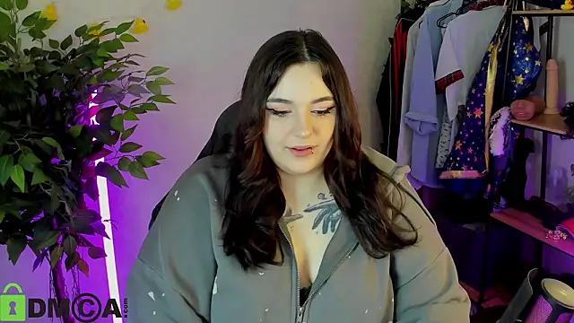 Snapshot of Mia_R0ss chatting on February 7, 2026, 1:09 am Mia R0ss online show from February 7, 2026, 1:09 am