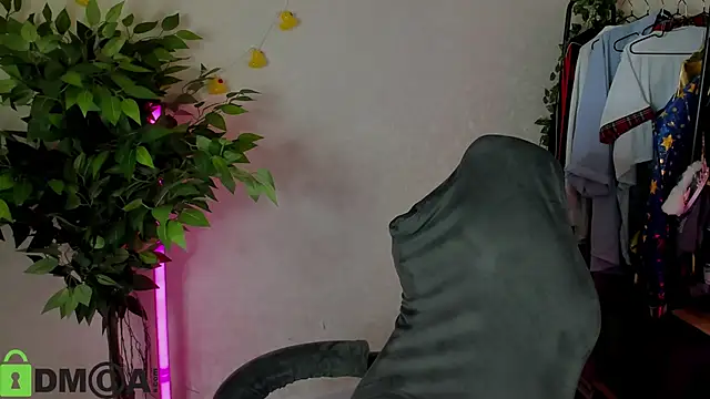 Snapshot of Mia_R0ss chatting on February 12, 2026, 12:38 am Mia R0ss online show from February 12, 2026, 12:38 am