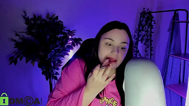 Snapshot of Mia_R0ss chatting on February 16, 2026, 11:01 pm Mia R0ss online show from February 16, 2026, 11:01 pm