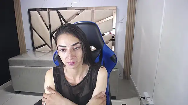 Maily a  online show from December 5, 2025, 3:15 am