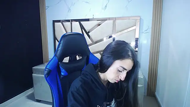 Maily a  online show from December 16, 2025, 3:44 am