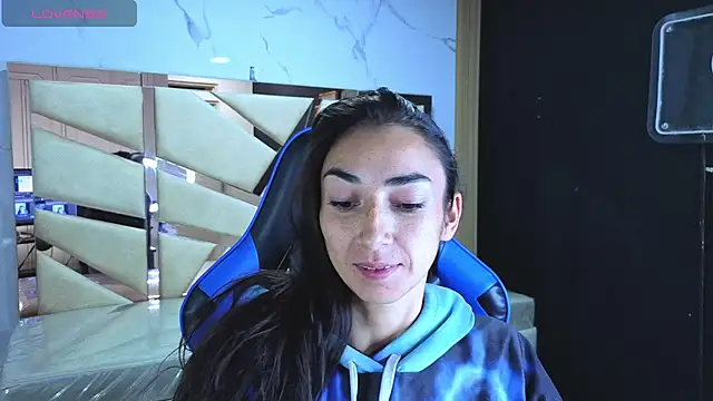 Snapshot of Maily_a_ chatting on April 8, 2026, 2:33 am Maily a online show from April 8, 2026, 2:33 am