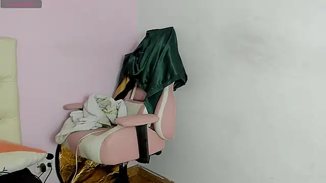 Yuni kim online show from November 24, 2025, 3:45 pm