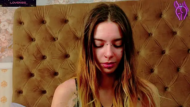 CoraVex online show from November 29, 2025, 1:52 am