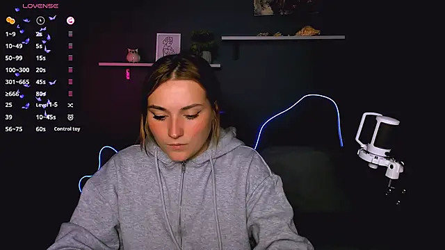 casey meow  online show from October 16, 2025, 5:19 am